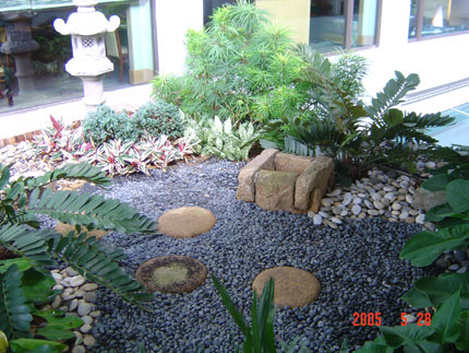 Thiết kế ngoại thất đá trong nhà vườn