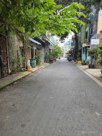 Nhà bán đg Nguyễn Hữu Tiến, xe hơi tới cổng, 75m2, có 2 sân trước sau rộng rãi