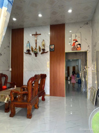 Nhà ngay trung tâm Long Khánh giá chỉ 2.5 tỷ nhà mặt tiền nhựa.