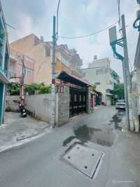 HIẾM NHỈNH 5tỷ - SÁT MẶT TIỀN- 2 TẦNG KHU VIP NGUYỄN ĐÌNH CHÍNH NGAY UỶ BAN QUẬN