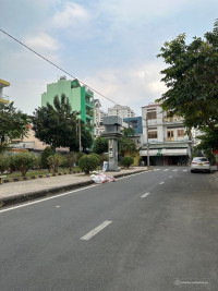 Nhà cũ MT Hiền Vương, ngay công viên, 80m2, 4x20, tiện xây mới, Chỉ 13.5 tỷ