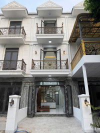 Bán nhà chính chủ tặng kèm nội thất 1 trệt 2 lầu sổ hoàn công