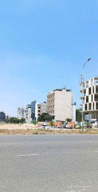 Cho thuê đất 4 mặt tiền đường Trương Văn Bang, gần Ủy ban, vuông vức, có sẵn nền