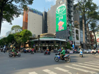 NHÀ GÓC 2 MT BÙI THỊ XUÂN – TRUNG TÂM Q1 – ĐANG THU 500TR/THÁNG