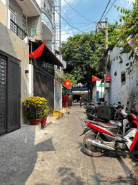 Nhà nát HXH Dương Văn Dương, cách mặt tiền 20m, 72m2, 4x18, gần Aeon, 6.3 tỷ TL