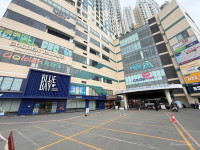 SÀN THƯƠNG MẠI SIÊU HOT – CHÂN CẦU LONG BIÊN, LƯU LƯỢNG KHỦNG