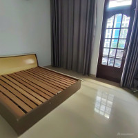 Cho thuê nhà nguyên căn Nguyễn Xí, 2 tầng, đẹp, chắc chắn