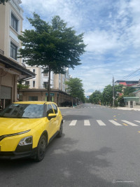 Bán cắt lỗ shophouse 5 tầng mặt tiền đường Trương Công Kỉnh, KDT Vincom Đông Hà