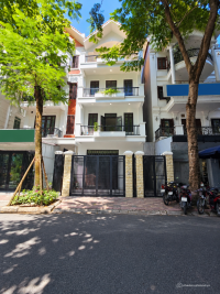 HOÀNG NGÂN – CẦU GIẤY | NHÀ VƯỜN Ô TÔ TRÁNH – ĐỖ CỬA