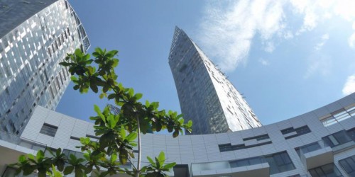 Những tòa tháp cong độc đáo