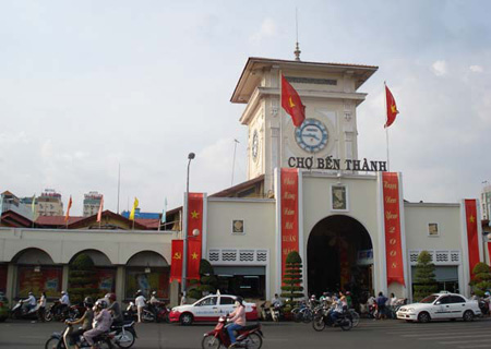 Chìm nổi chợ Bến Thành