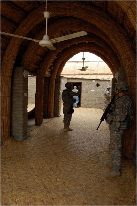 Những ngôi nhà lau sậy hùng vĩ trên đầm lầy miền Nam Iraq