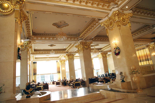 Cận cảnh khách sạn 5 sao dát vàng tại Hà Nội