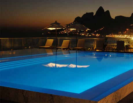 Những bể bơi khách sạn ấn tượng nhất thế giới