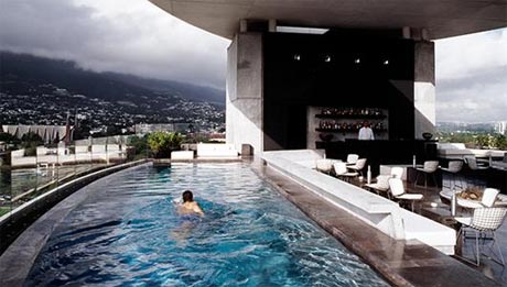 Những bể bơi khách sạn ấn tượng nhất thế giới