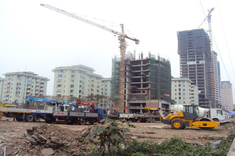 Công trường đầu xuân: Nơi hối hả, chốn đìu hiu