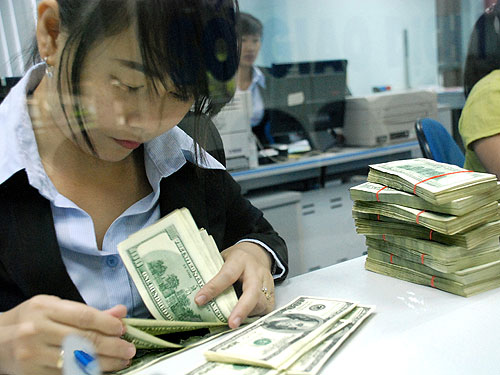 Hết “cửa” đầu cơ USD