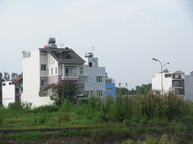 Đóng tiền đất ở ngoài hạn mức: lại “nín thở” chờ quy định mới