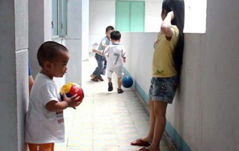 Chung cư: Gà gáy le te, bếp than nghi ngút 