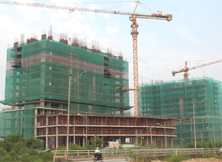 Nghịch lý giá bất động sản và vật liệu xây dựng