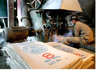 Tiêu thụ xi măng giảm trong tháng đầu năm 2012