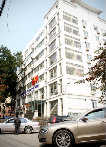 Hàng loạt bãi đỗ xe thủ đô biến thành trung tâm thương mại