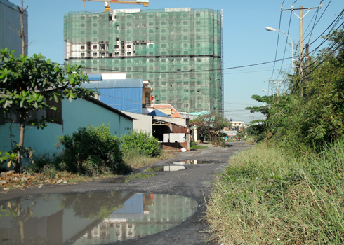 Khốn khó vì mua phải căn hộ chậm tiến độ 