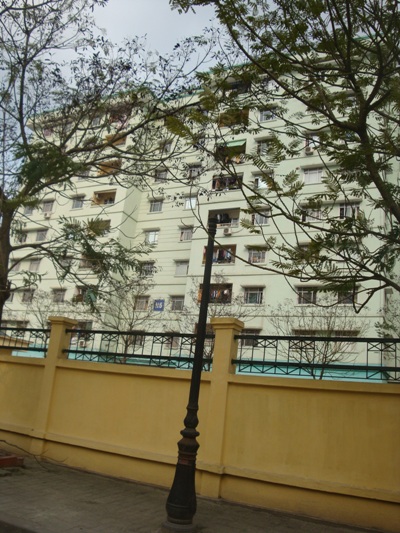 Dân sống ở nhà tái định cư bị