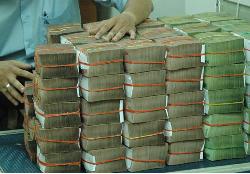 Thêm 2 ngân hàng hạ lãi suất cho vay