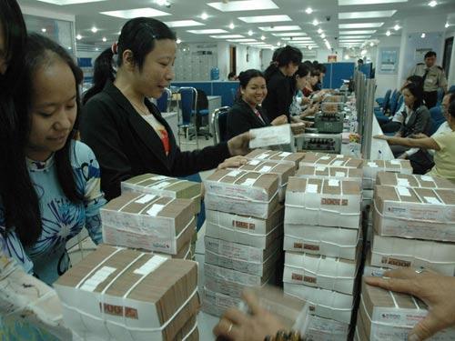 Tăng giá xăng sẽ tạo áp lực lên quá trình hạ lãi suất