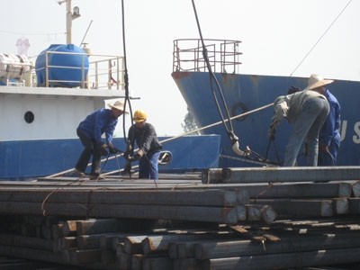 Thêm áp lực lên ngành thép