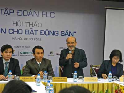 Bất động sản: Kẻ đi tìm vốn, người chờ giảm giá 