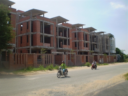 Thị trường bất động sản: Bung hàng đón lãi suất hạ 