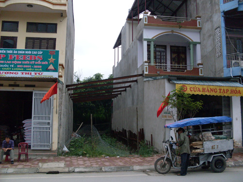 Dân khổ, cán bộ lơ mơ