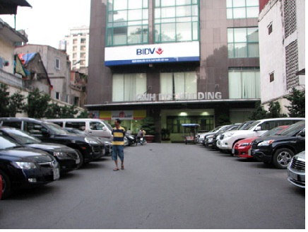 Chưng cư 93 Lò Đúc bị đình chỉ thu phí gửi xe