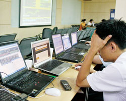 Bạc mặt trên sàn vàng 