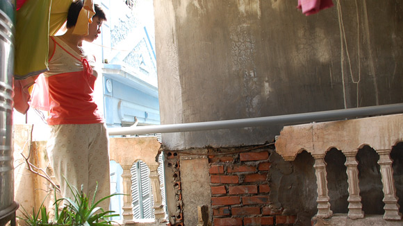 Xây “tháp nghiêng” nứt nhà hàng xóm