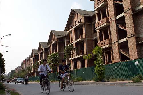 Năm 2012, thị trường bất động sản vẫn lặng “sóng”?