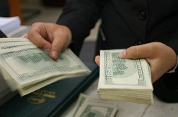 Giao dịch USD 'chợ đen' ngang nhiên hoạt động