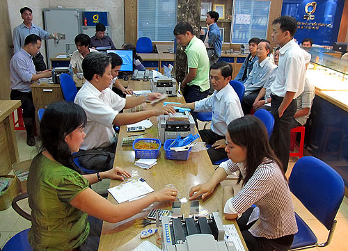 Xả vàng kéo giá