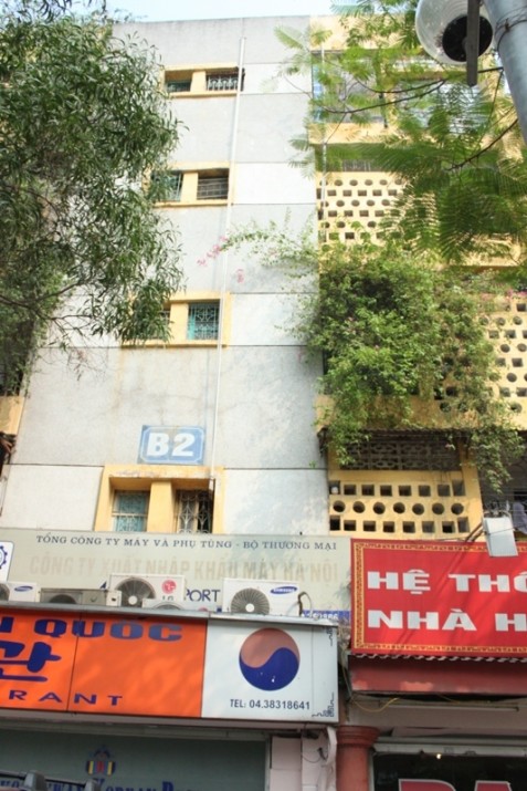 30 năm sống trong “tập thể nghiêng”