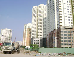 Cứu bất động động sản bằng tiền hay chính sách? 