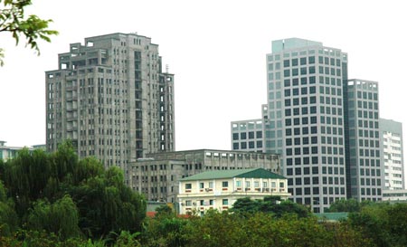 Giá giảm, doanh nghiệp bất động sản vẫn có lãi