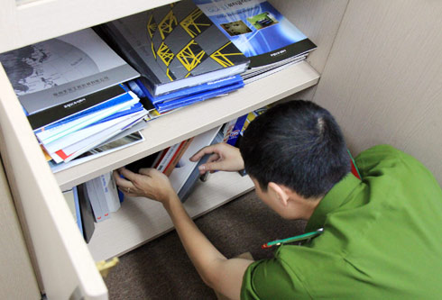 Khám xét phòng làm việc của TGĐ sàn bất động sản UDIC