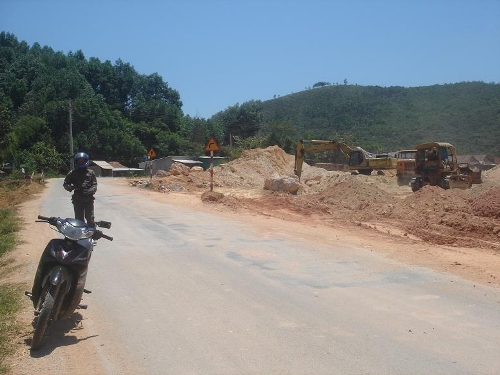 Hà Tĩnh: Dân ở KKT Cầu Treo ào ào xây ốt trái phép để chờ... đền bù 