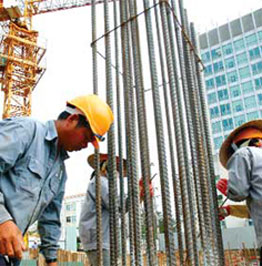 Ngành thép lao đao vì cắt giảm đầu tư công