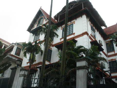 Nhà cho Tây thuê vắng khách