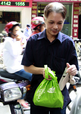 Người dân Hà Nội đổ xô mua vàng giá cao