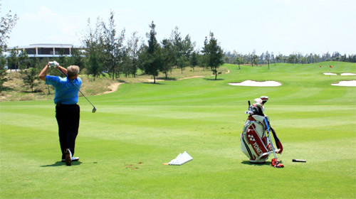 Lại chạy đua xin bổ sung sân golf