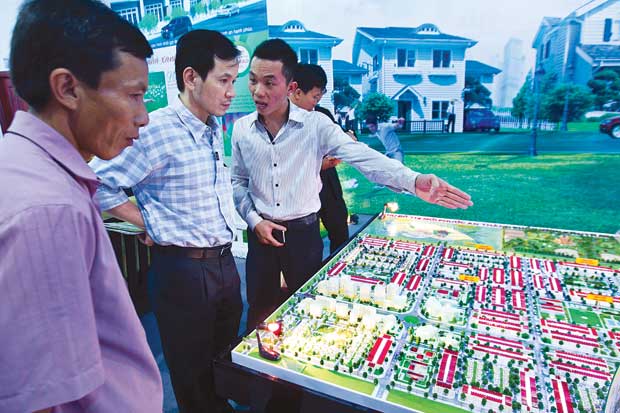 Thiếu tiền, doanh nghiệp địa ốc thanh toán bằng sản phẩm